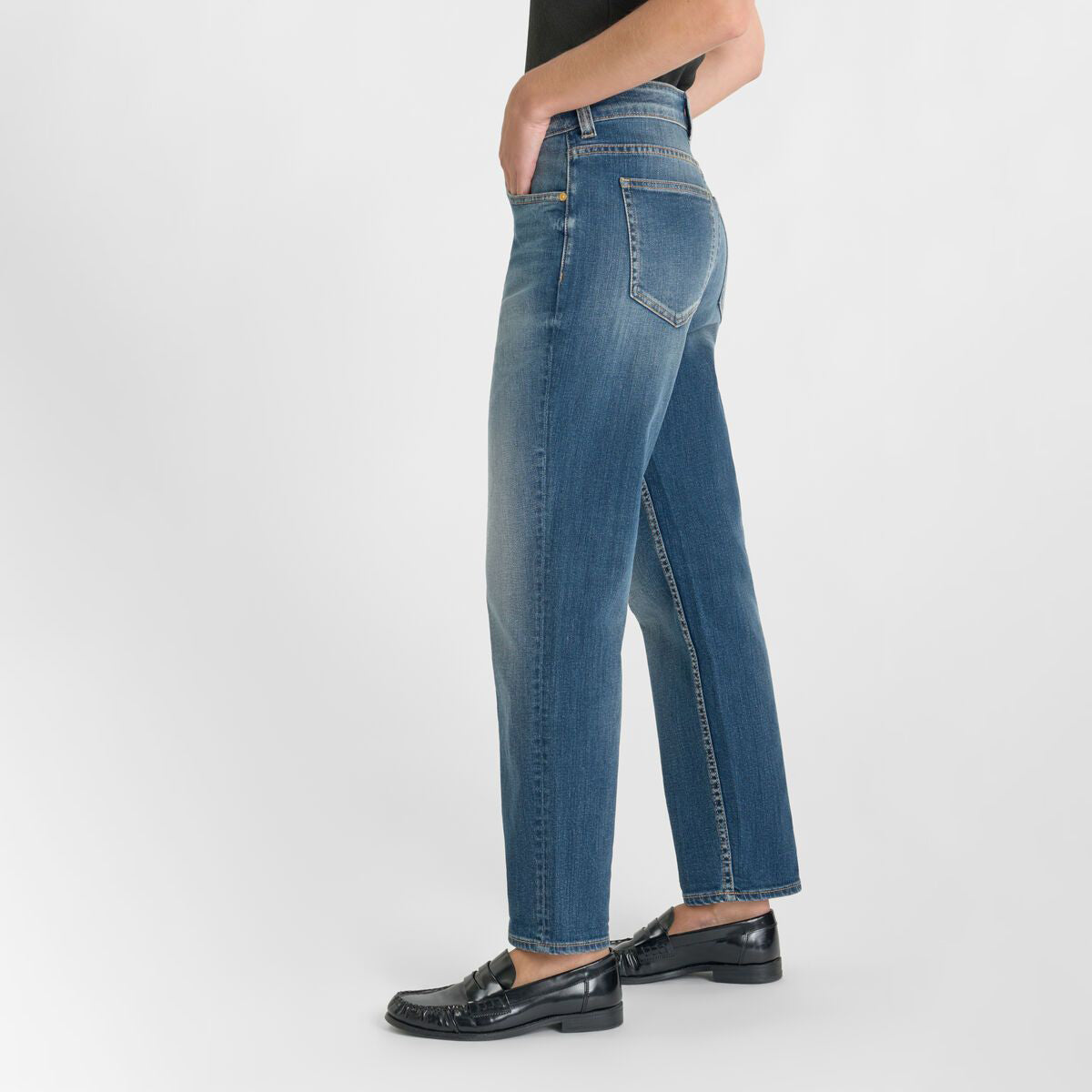 Clelia High-Waisted Girlfriend Jeans