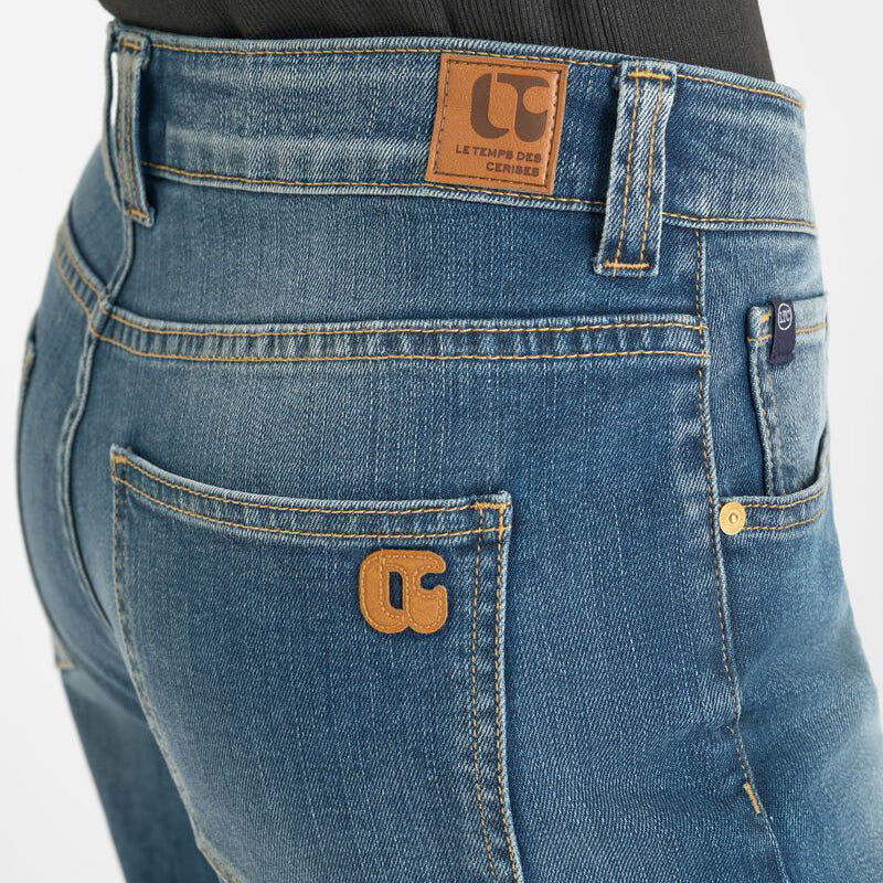 Clelia High-Waisted Girlfriend Jeans