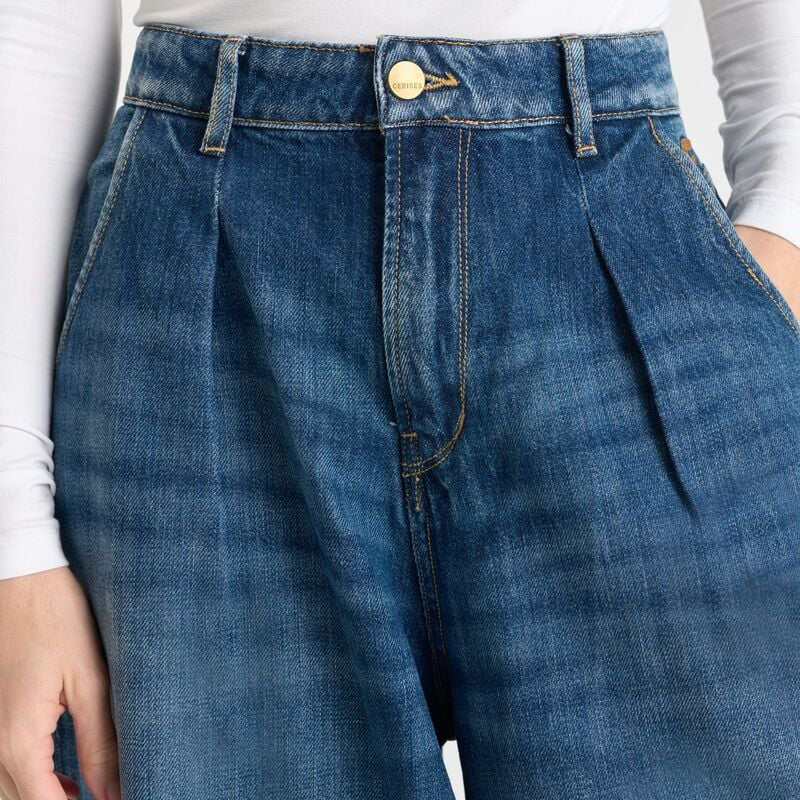Extra Wide-Leg Louvy Jeans
