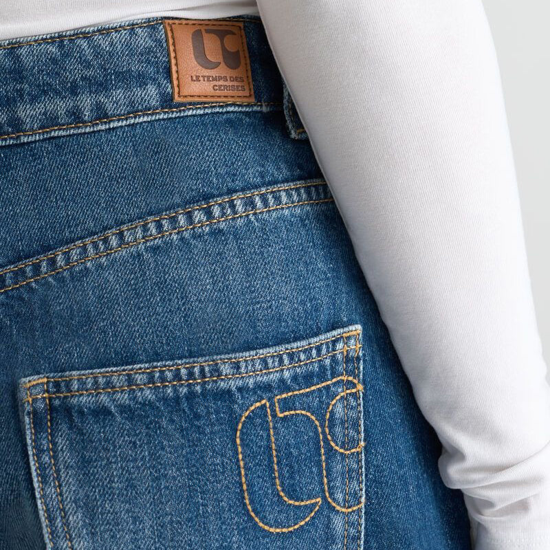 Extra Wide-Leg Louvy Jeans
