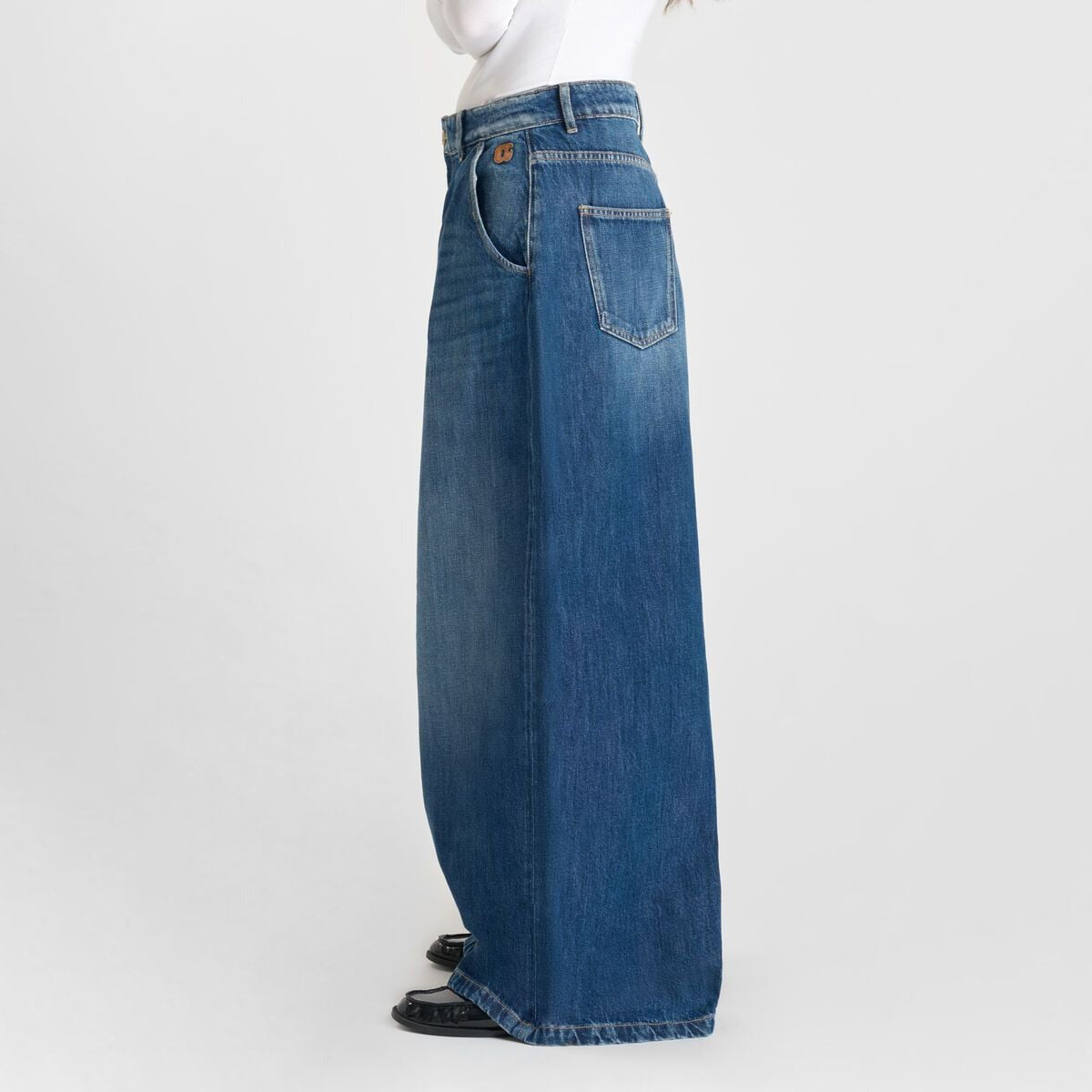 Extra Wide-Leg Louvy Jeans