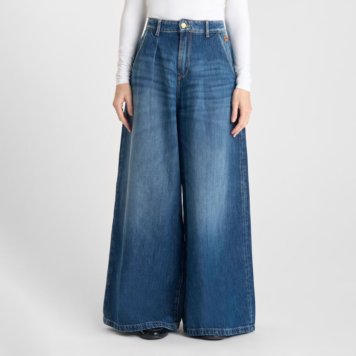 Extra Wide-Leg Louvy Jeans