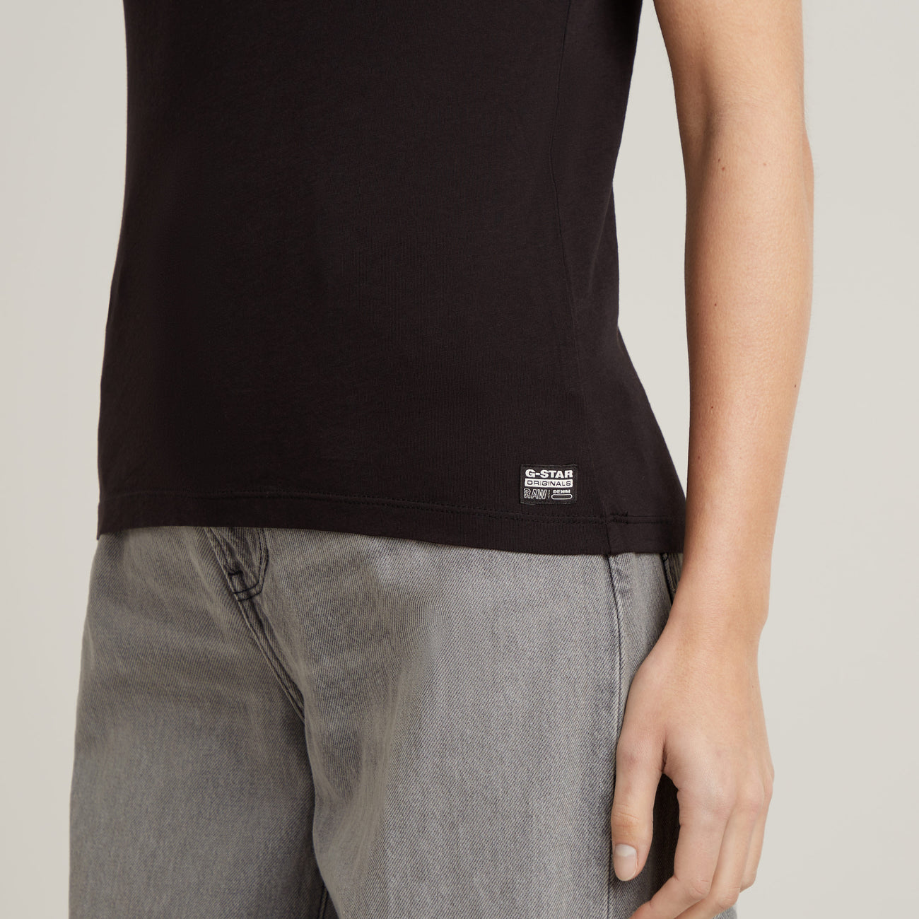 Eyben Slim V-Neck Top 2.0 - Black
