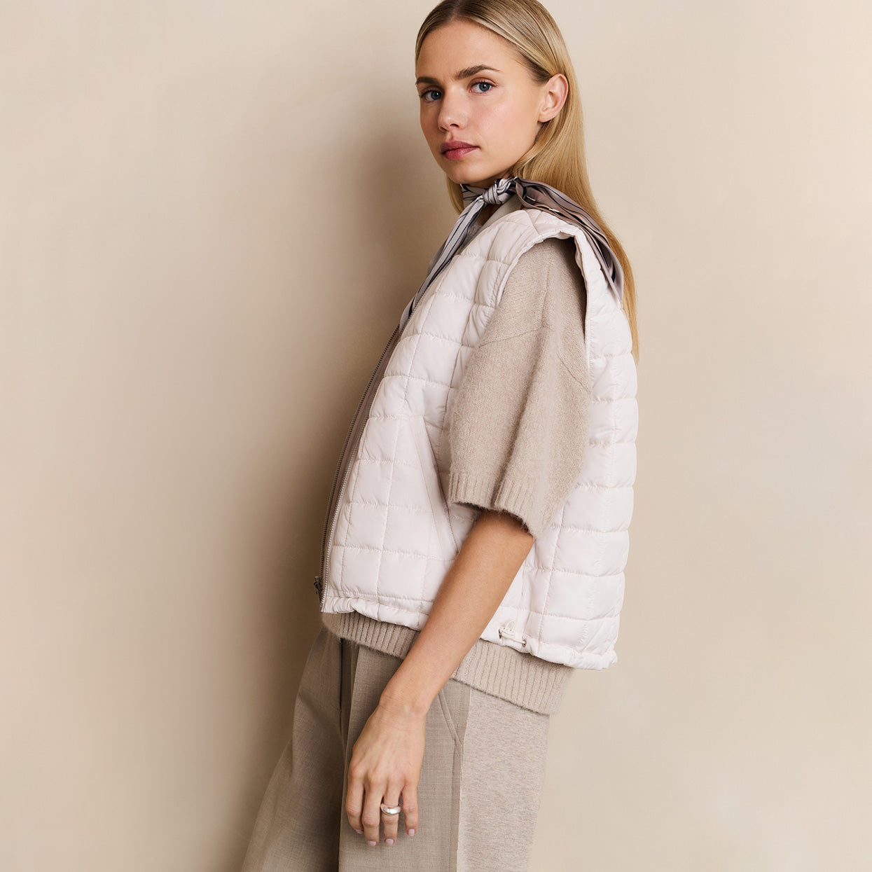 Knitted Short Sleeve Sweater with Artwork - Beige Melange