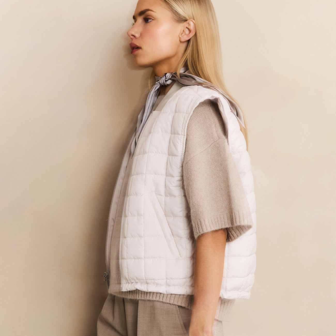 Knitted Short Sleeve Sweater with Artwork - Beige Melange
