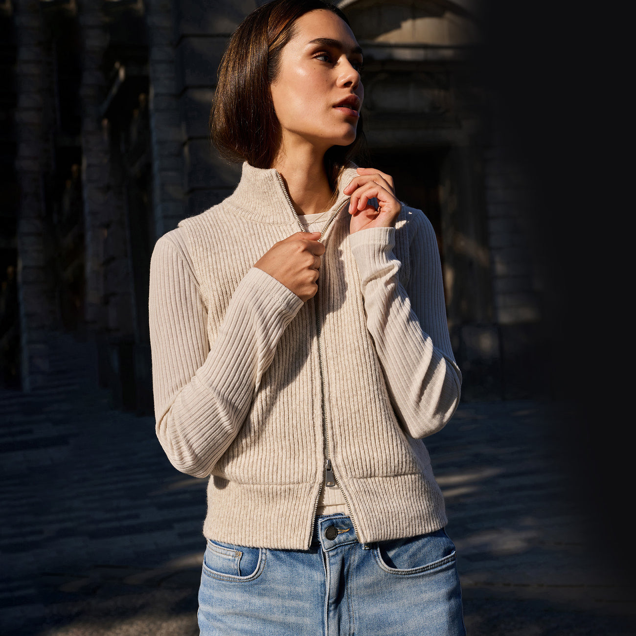 Knitted Sleeveless Cardigan With Zipper