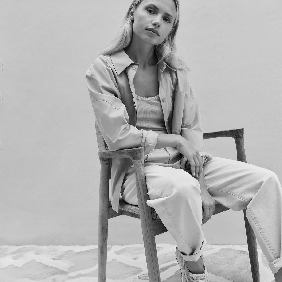 Barrel Jeans with Visible Seam Details