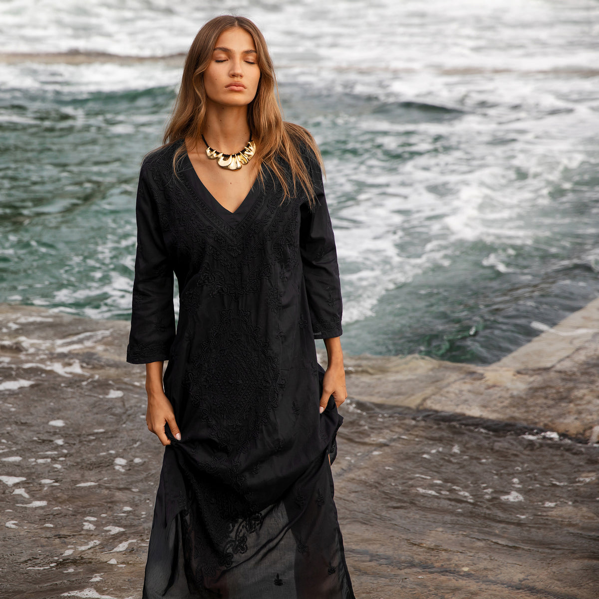 Long Goa - Black on Black
