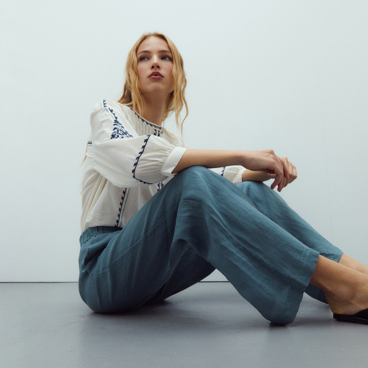 100% Linen Straight-Leg Trousers