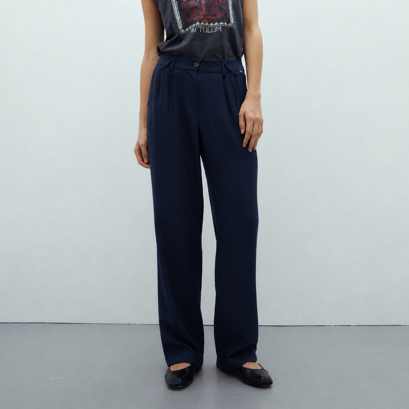 Straight-Leg Trousers with Pleats - Navy