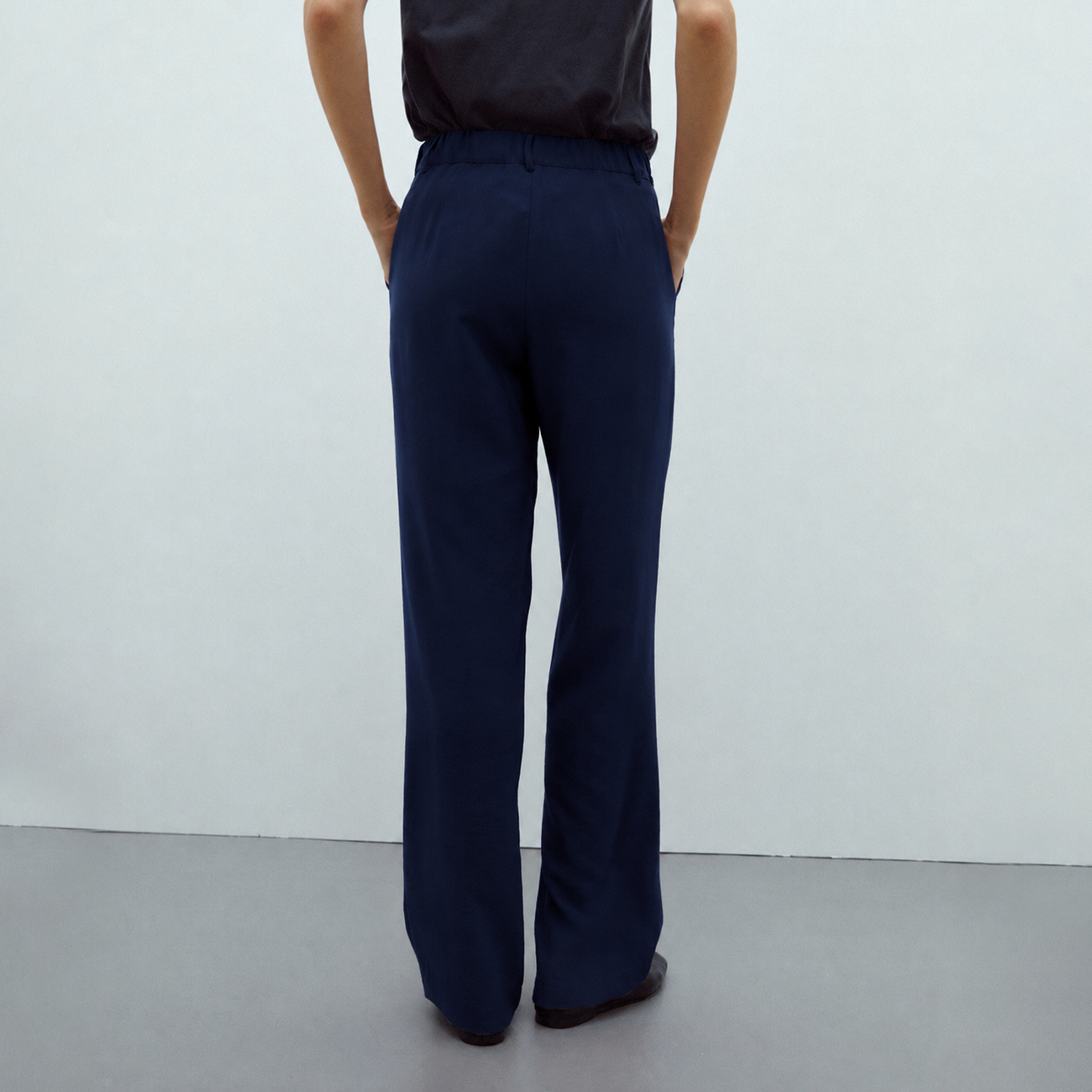 Straight-Leg Trousers with Pleats - Navy