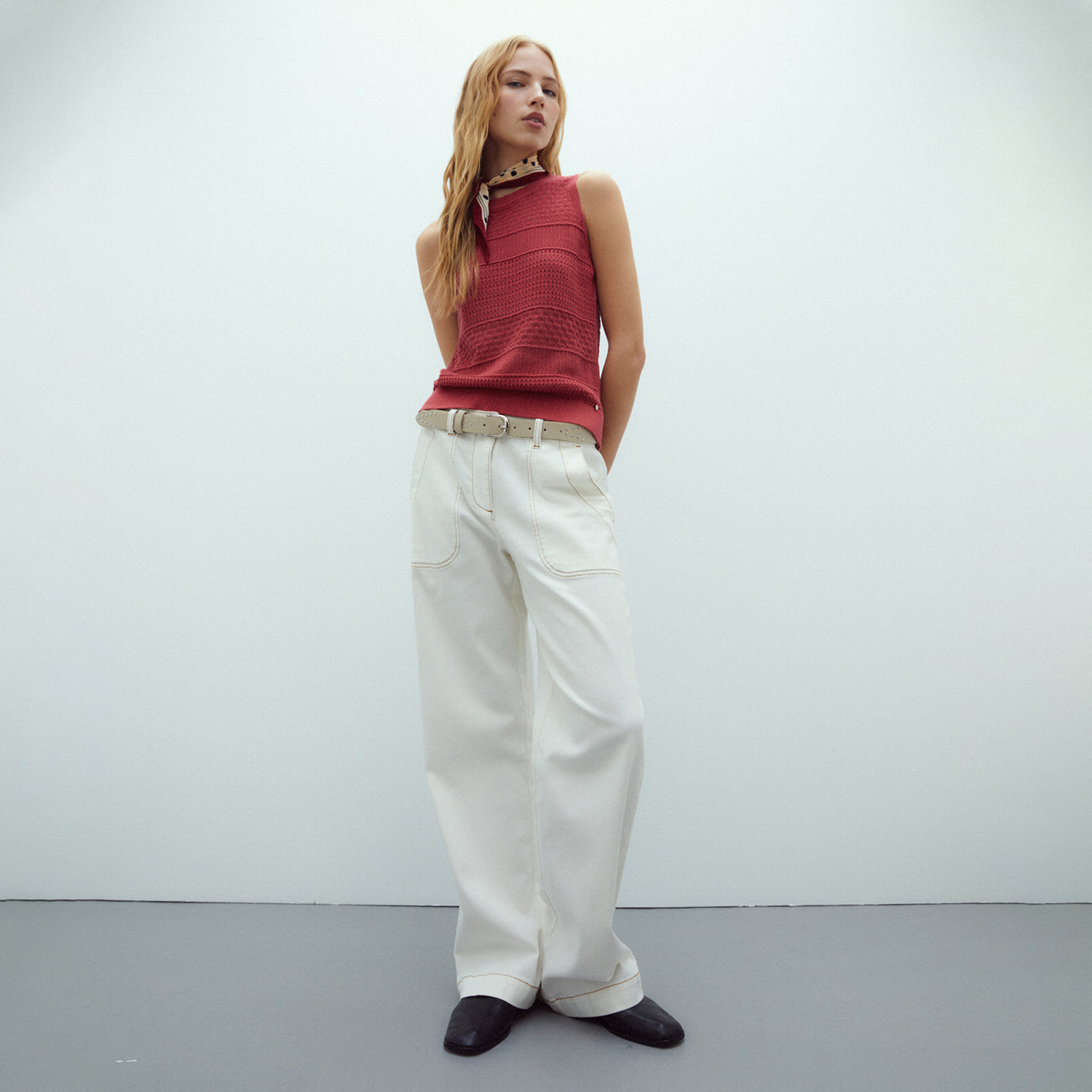 Open-Knit Sleeveless Round-Neck Jumper - Bordeaux