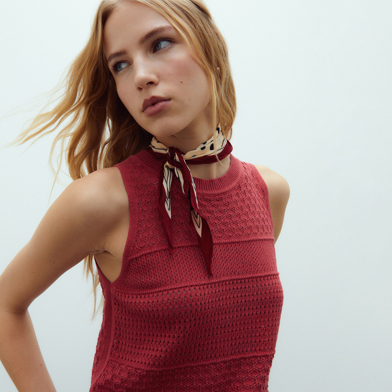 Open-Knit Sleeveless Round-Neck Jumper - Bordeaux
