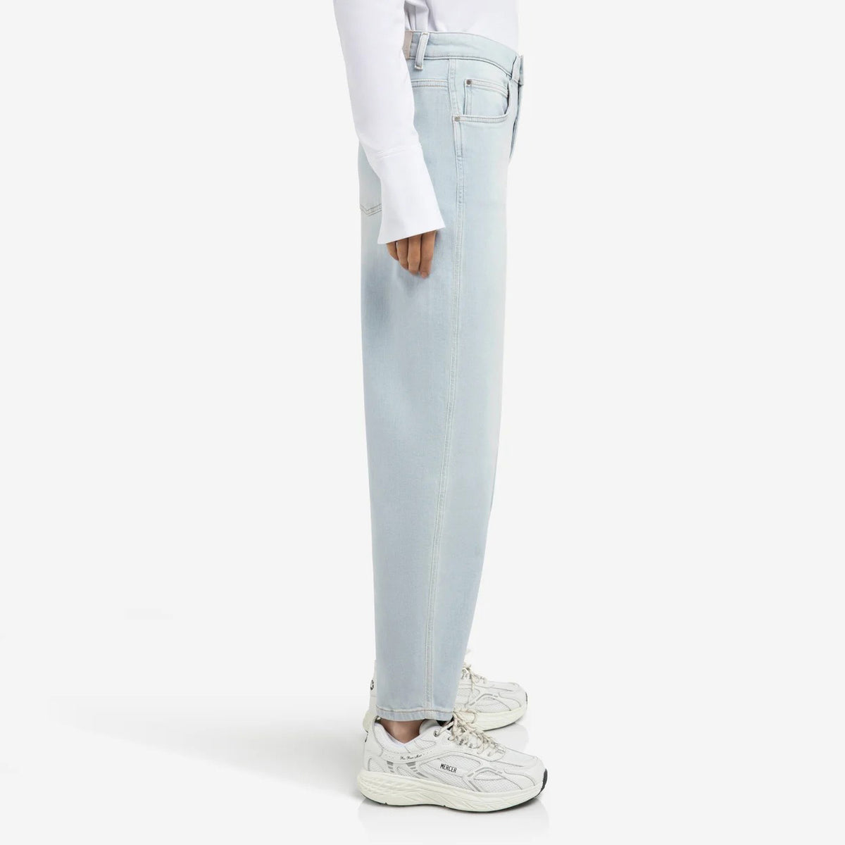 Barrel Jeans in Light Washed Denim