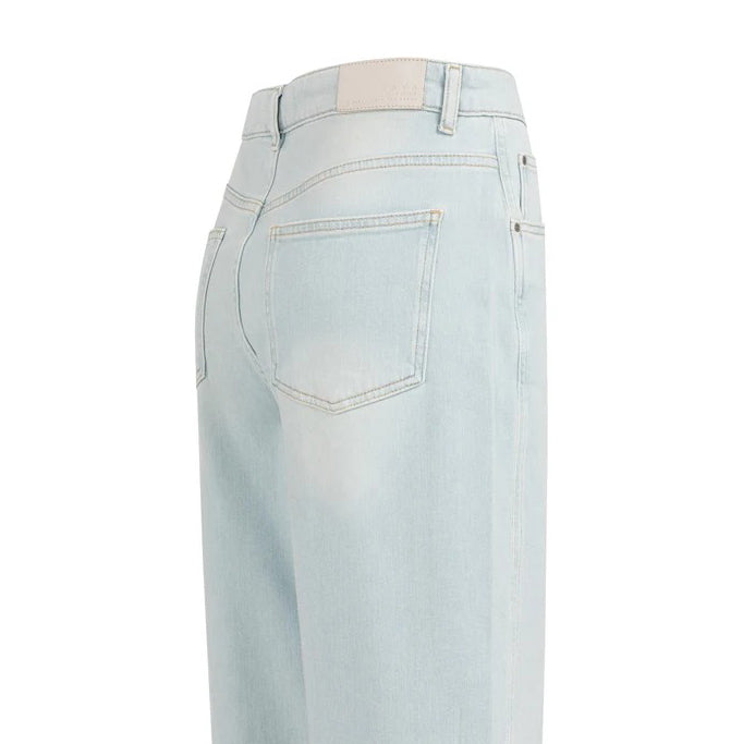 Barrel Jeans in Light Washed Denim