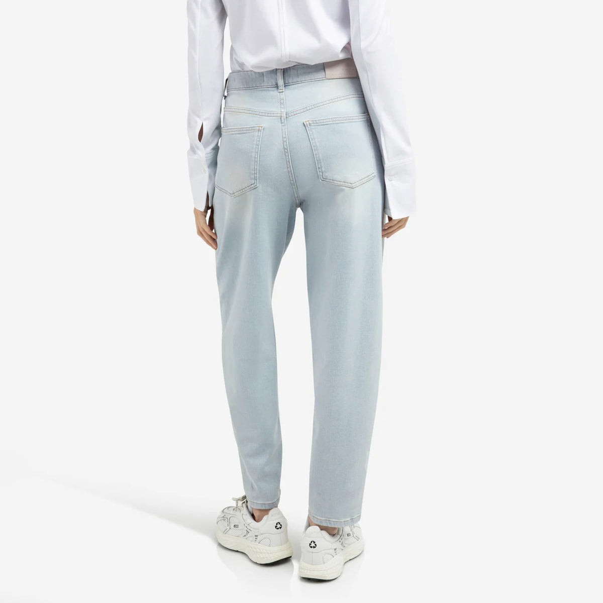 Barrel Jeans in Light Washed Denim