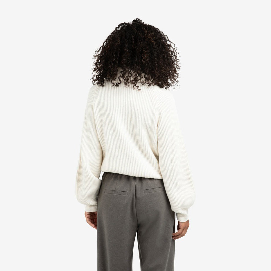 Knitted Sweater with Wide Collar and Balloon Sleeves