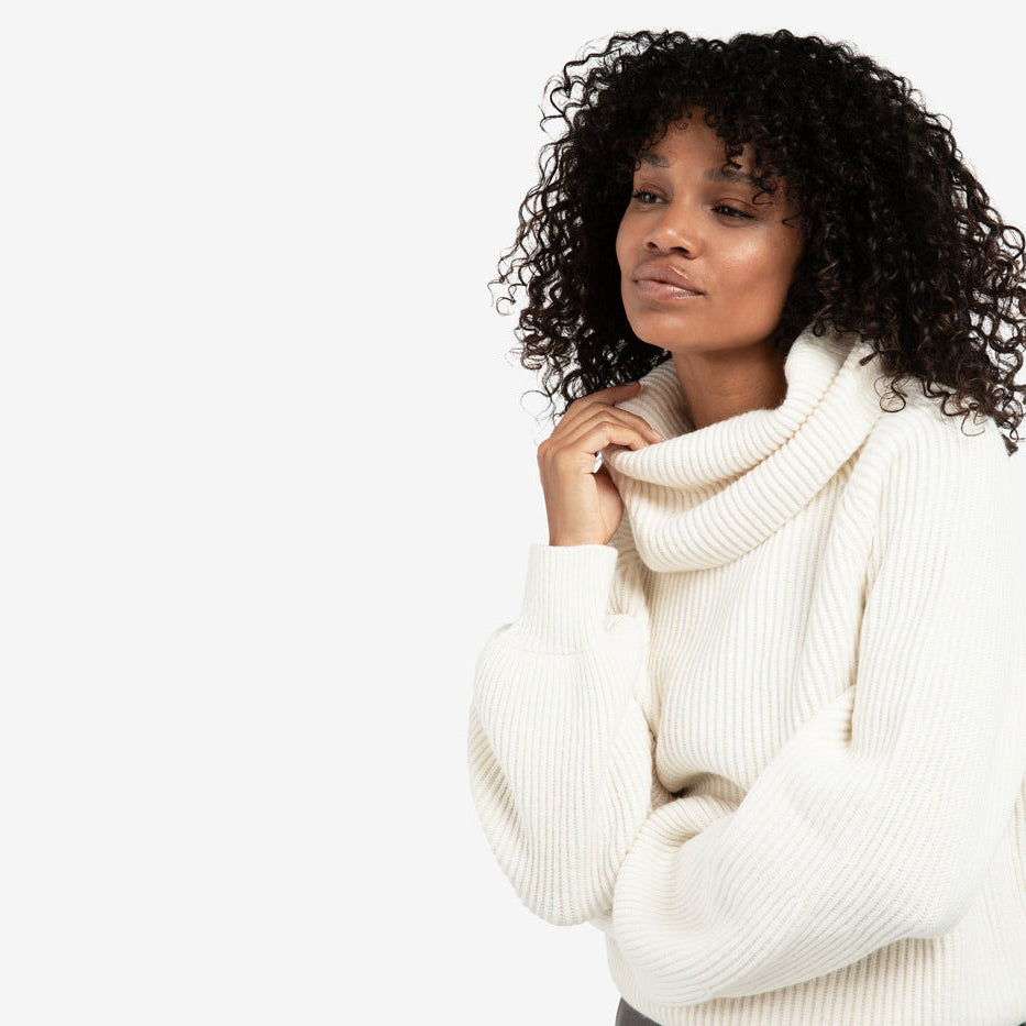 Knitted Sweater with Wide Collar and Balloon Sleeves