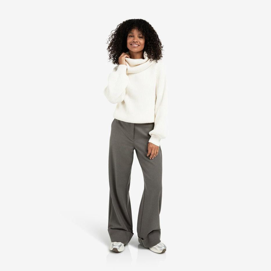 Knitted Sweater with Wide Collar and Balloon Sleeves