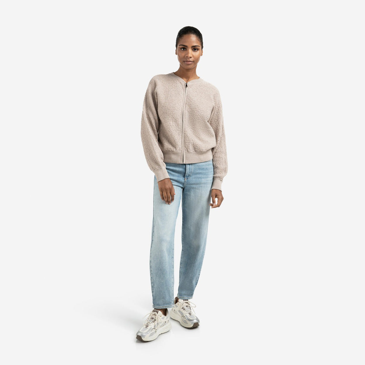 Loose-Fitting High-Waisted Jeans