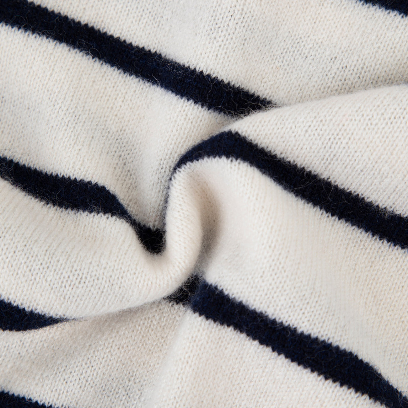 Buzelin Off White Cashmere Sweater - A La Vie A L'Amour