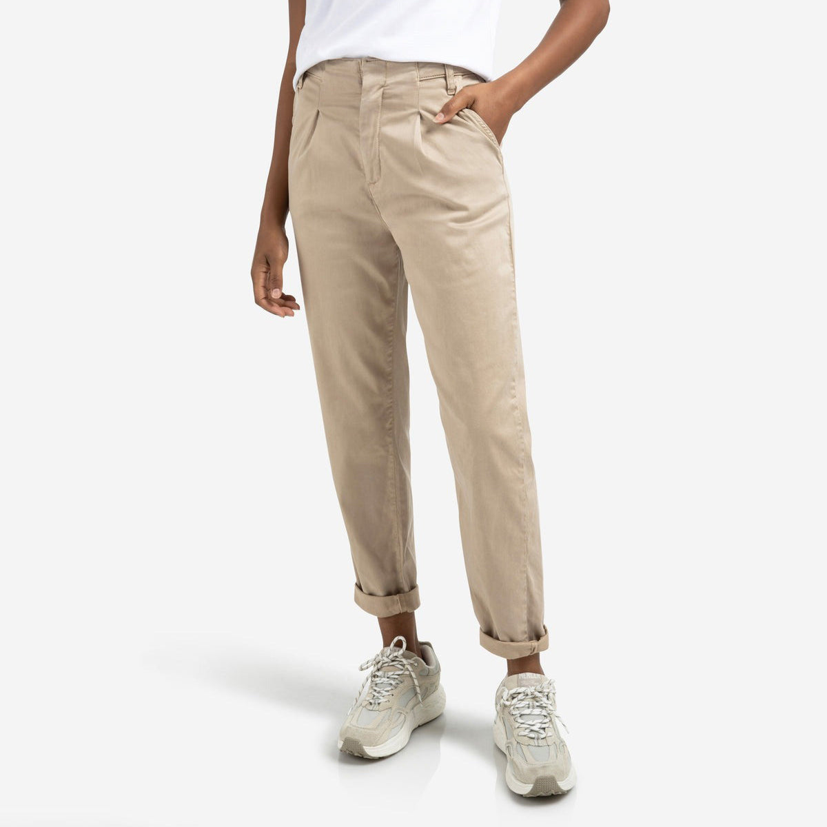 Trousers with Pleats and Chino Pockets - Sand Brown