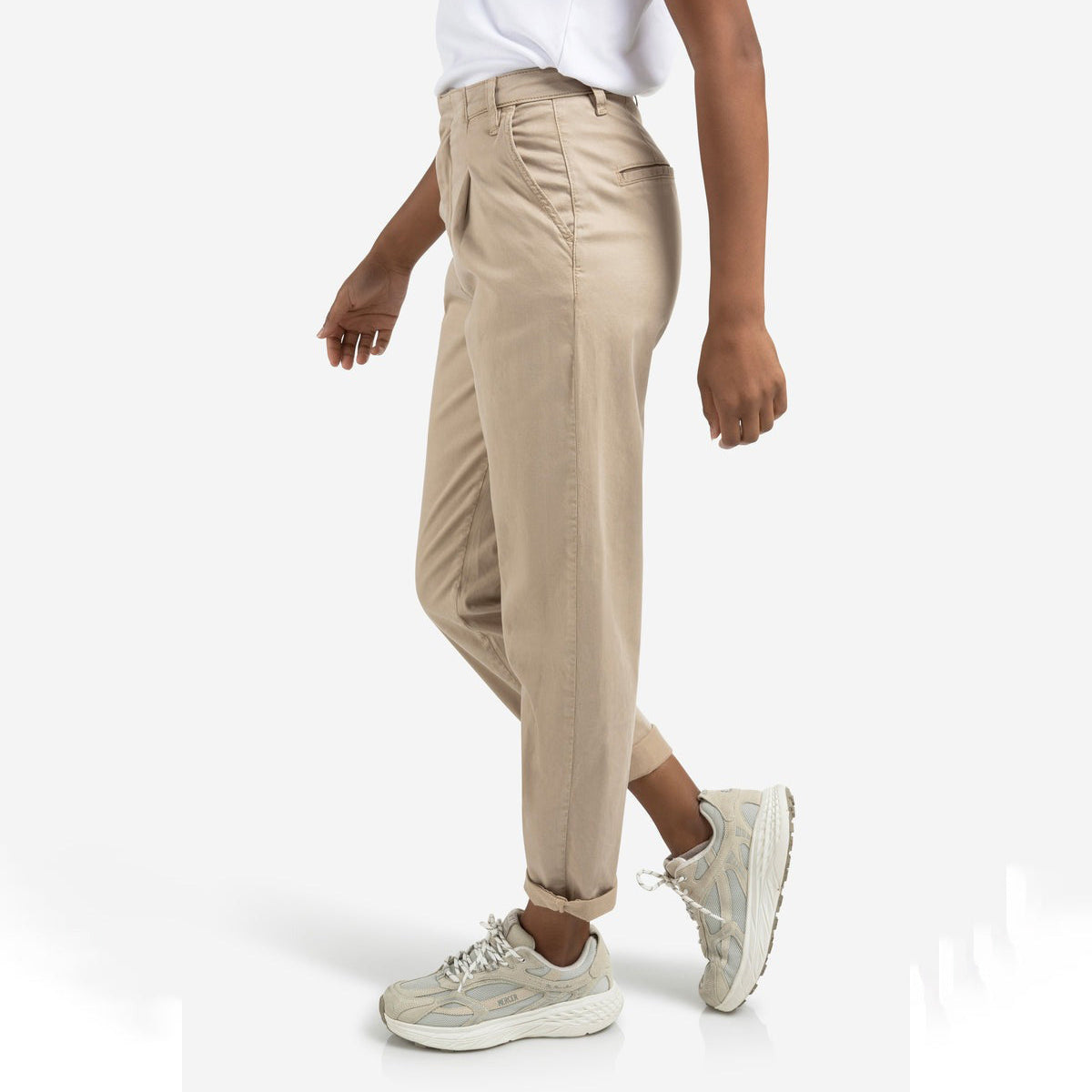 Trousers with Pleats and Chino Pockets - Sand Brown